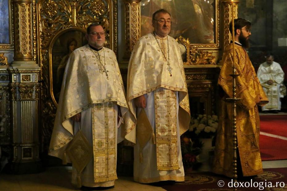 Conf. univ. dr. pr. Ilie Melniciuc-Puică și conf. univ. dr. pr. Alexăndrel Barnea slujind la Sfânta Liturghie cu prilejul noului an universitar / Foto: Flavius Popa Conf. univ. dr. pr. Ilie Melniciuc-Puică și conf. univ. dr. pr. Alexăndrel Barnea slujind la Sfânta Liturghie cu prilejul noului an universitar / Foto: Flavius Popa