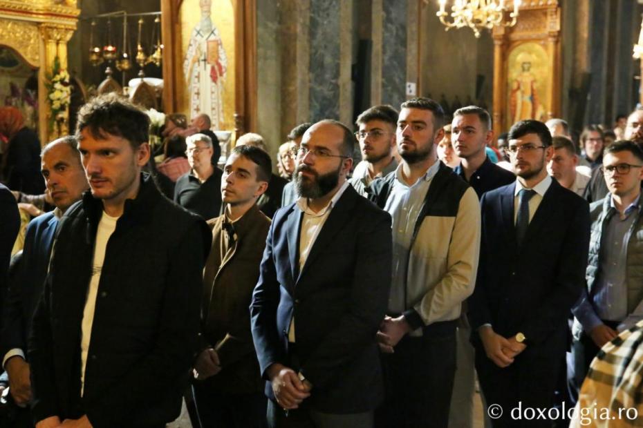 Studenții teologi ieșeni, participând la Sfânta Liturghie / Foto: Flavius Popa Studenții teologi ieșeni, participând la Sfânta Liturghie / Foto: Flavius Popa