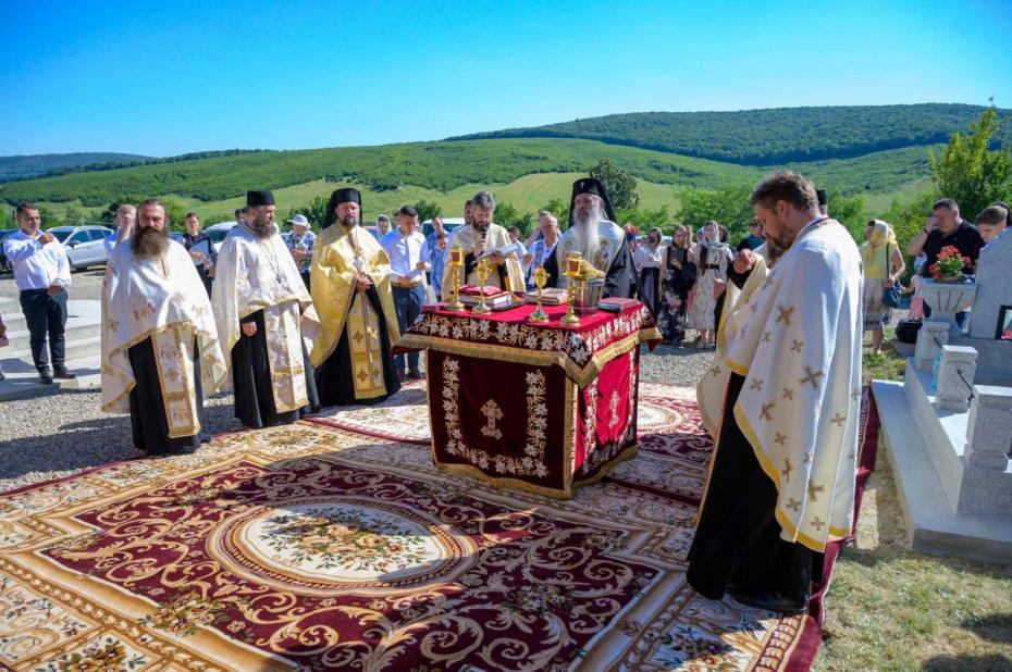 Sfințire de clopote noi în parohia Slobozia-Voinești