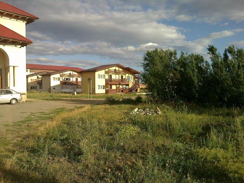 Sunt 25 de viluțe sociale, cu 100 de spații locative.