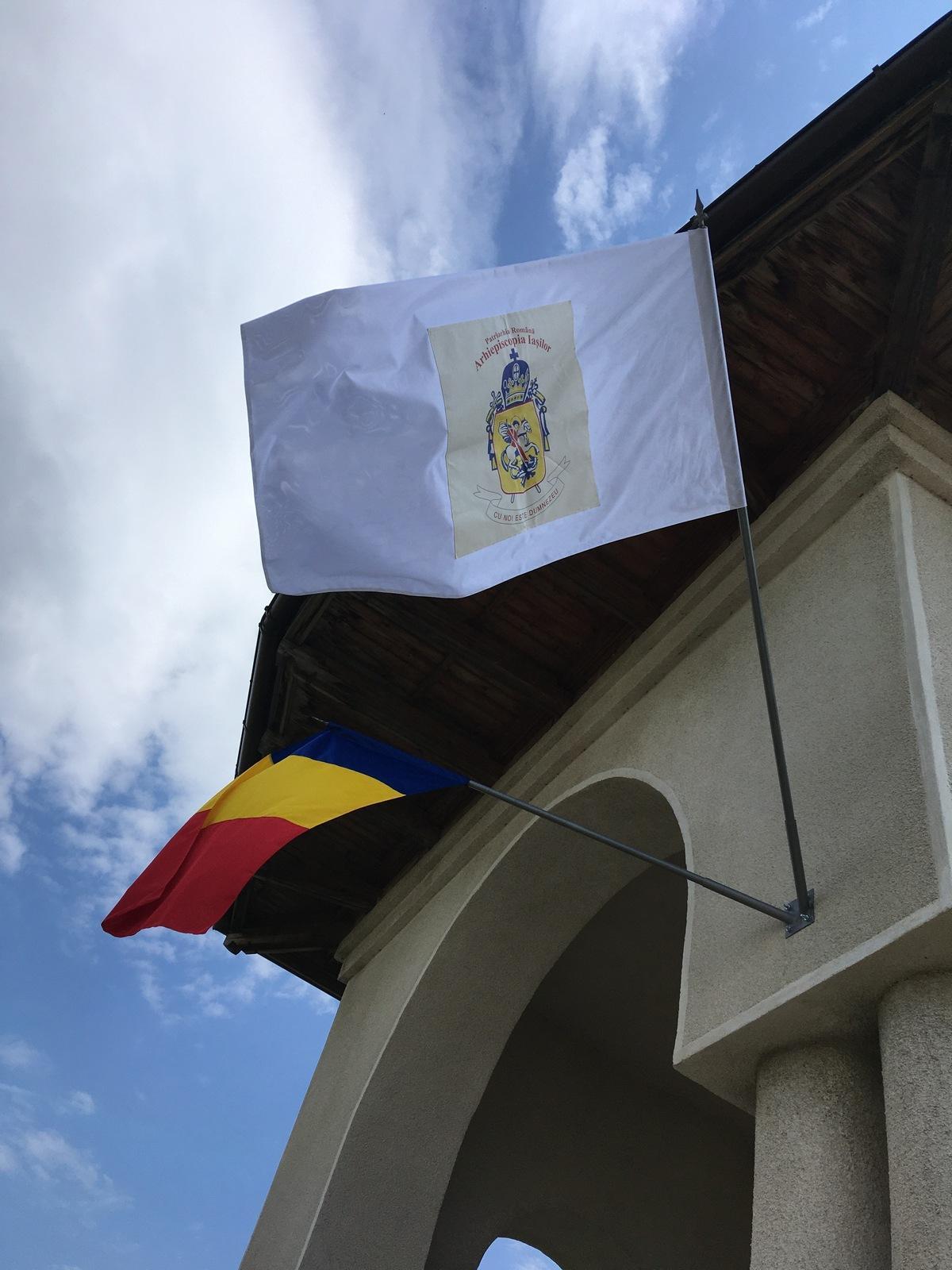 2020, nu putea lipsi steagul Arhiepiscopiei de lângă al patriei